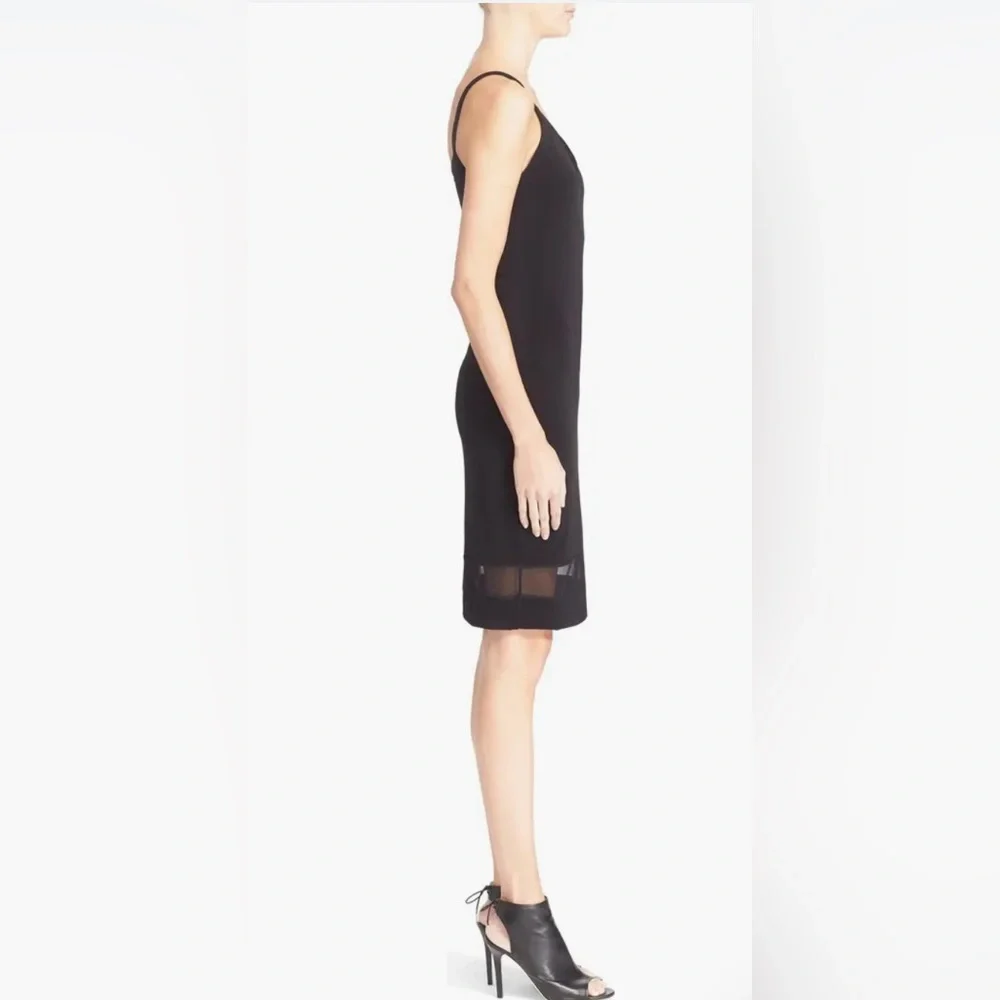 Alice + Olivia Air Sleeveless Cate Slip Dress in Black w Illusion Hemline. ZB14